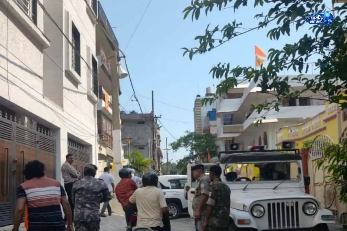 लोहरदगा: पुलिस सुरक्षा में निर्माण कार्य तेज लोहरदगा: पुलिस सुरक्षा में निर्माण कार्य तेज
