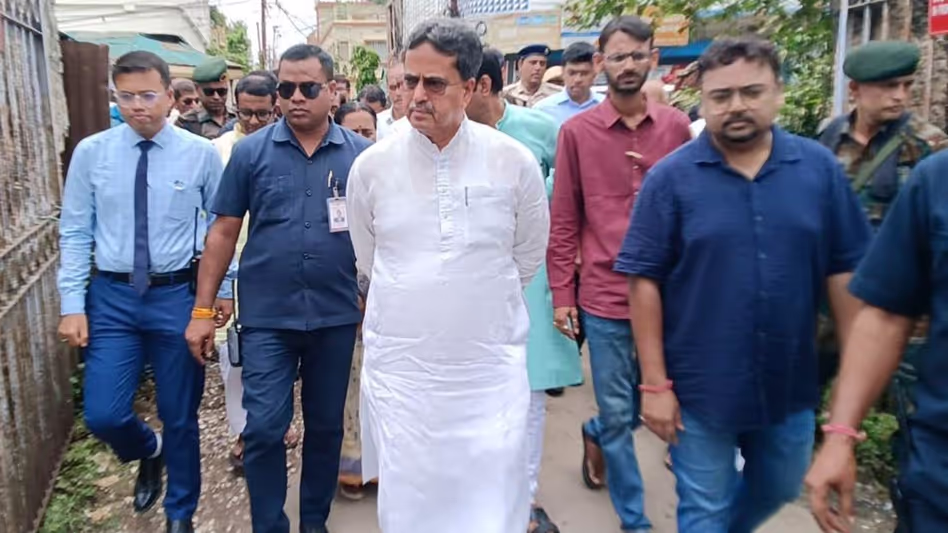 Tripura CM ने अगरतला अग्निकांड प्रभावित क्षेत्र का दौरा किया Tripura CM ने अगरतला अग्निकांड प्रभावित क्षेत्र का दौरा किया