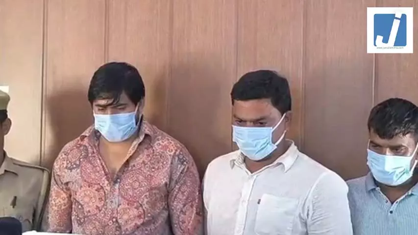 जीटी रोड पर फायरिंग करने वाले तीन आरोपी गिरफ्तार, भारी मात्रा में हथियार और कारतूस बरामद जीटी रोड पर फायरिंग करने वाले तीन आरोपी गिरफ्तार, भारी मात्रा में हथियार और कारतूस बरामद