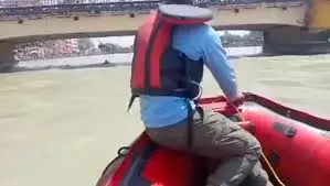 Haridwar: युवक के गंगनहर में कूदने की घटना से अफरा-तफरी Haridwar: युवक के गंगनहर में कूदने की घटना से अफरा-तफरी