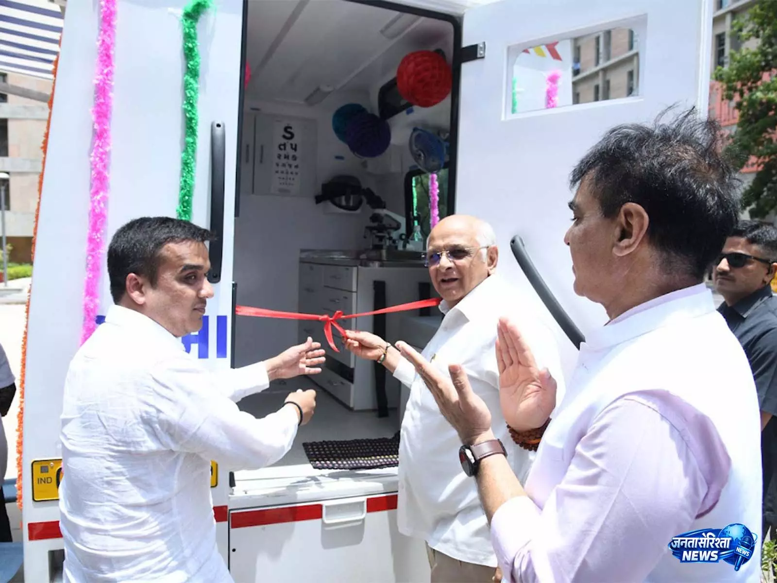 गुजरात के CM ने आदिवासी इलाकों के लिए 51 टू-व्हीलर मोबाइल हेल्थ यूनिट्स को हरी झंडी दिखाई गुजरात के CM ने आदिवासी इलाकों के लिए 51 टू-व्हीलर मोबाइल हेल्थ यूनिट्स को हरी झंडी दिखाई