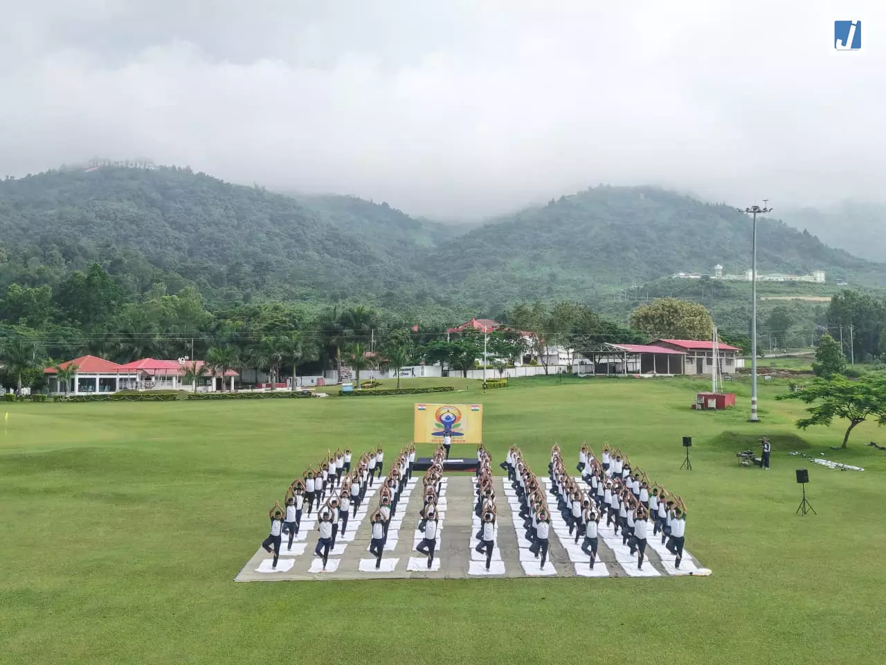 अंतरराष्ट्रीय योग दिवस से पहले सेना का विशेष आयोजन, मणिपुर में जवानों ने किया योगाभ्यास अंतरराष्ट्रीय योग दिवस से पहले सेना का विशेष आयोजन, मणिपुर में जवानों ने किया योगाभ्यास