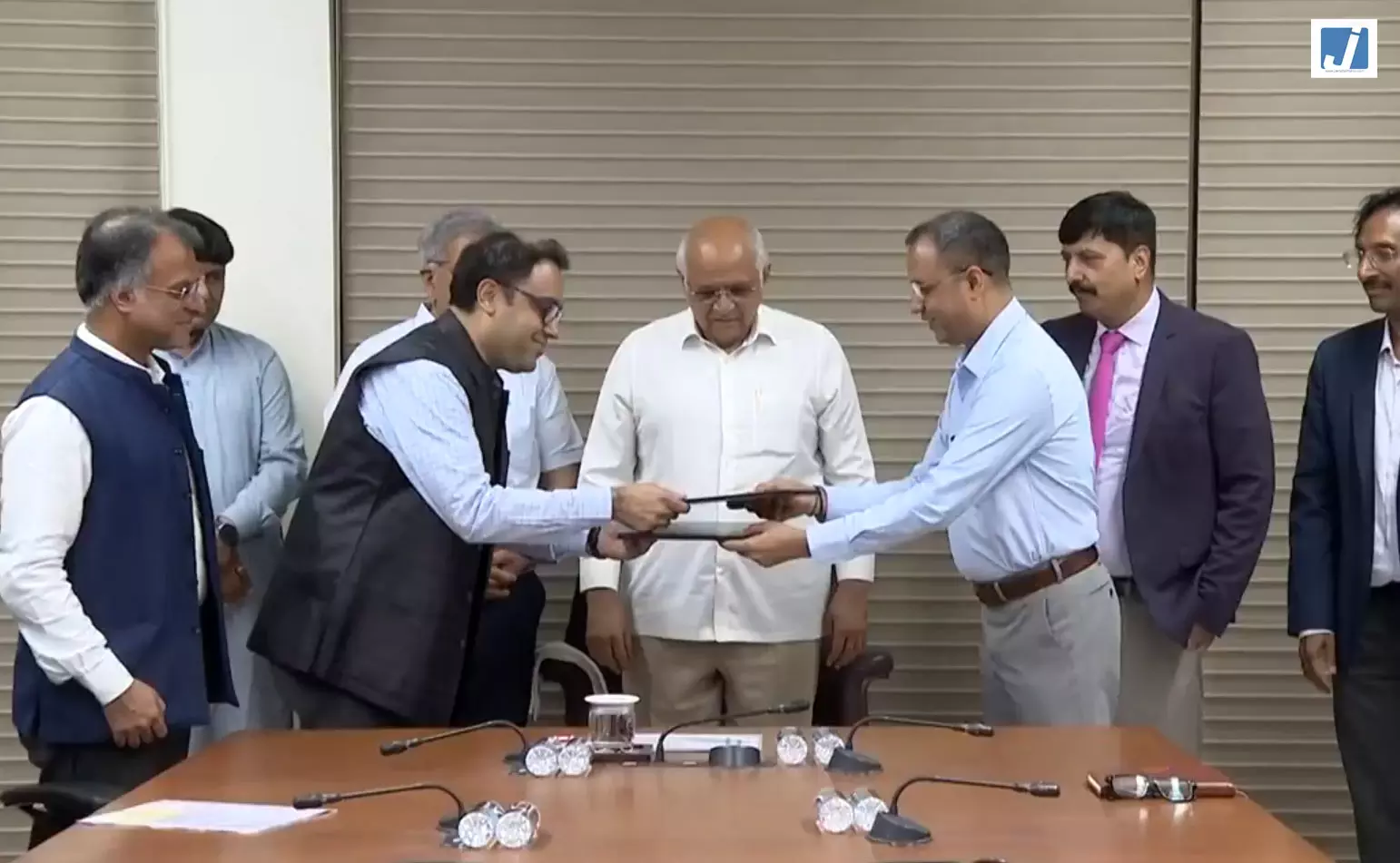 गुजरात 2047 को नई रफ्तार, HUDCO और IIM अहमदाबाद के साथ ₹1 लाख करोड़ के MoU पर हस्ताक्षर गुजरात 2047 को नई रफ्तार, HUDCO और IIM अहमदाबाद के साथ ₹1 लाख करोड़ के MoU पर हस्ताक्षर