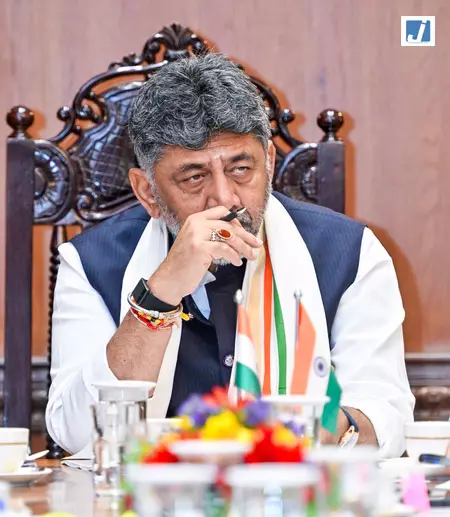 कर्नाटक: संतों ने शिवकुमार से प्रणवानंदराम स्वामीजी को सुरक्षा प्रदान करने का आग्रह किया कर्नाटक: संतों ने शिवकुमार से प्रणवानंदराम स्वामीजी को सुरक्षा प्रदान करने का आग्रह किया