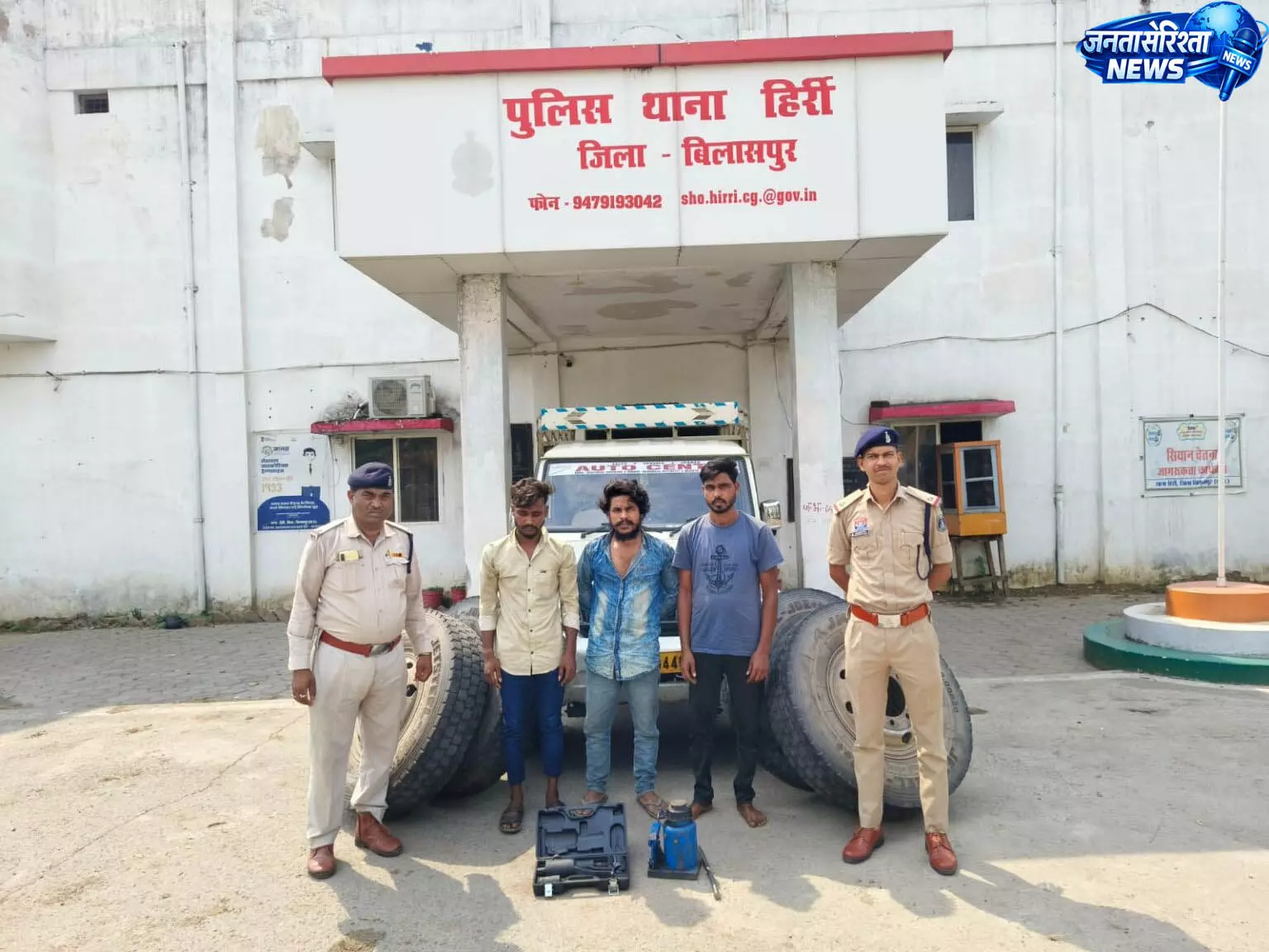 CG: ट्रक यार्ड से टायर चोरी का खुलासा, तीन आरोपी गिरफ्तार CG: ट्रक यार्ड से टायर चोरी का खुलासा, तीन आरोपी गिरफ्तार