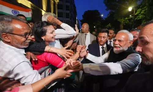 पेरिस पहुंचे पीएम मोदी बोले- भारत-फ्रांस संबंधों को मजबूत करने में भारतीय समुदाय के प्रयासों पर गर्व