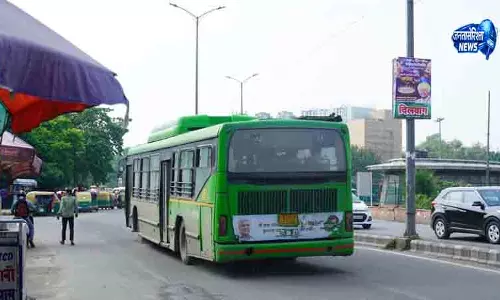 Delhi DTC बसों में महिला पुलिसकर्मी, 112 से जुड़े पैनिक बटन