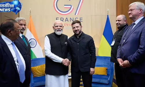 G7 समिट में पीएम मोदी और जेलेंस्की की मुलाकात, व्यापार और शांति पर हुई विस्तृत चर्चा G7 समिट में पीएम मोदी और जेलेंस्की की मुलाकात, व्यापार और शांति पर हुई विस्तृत चर्चा