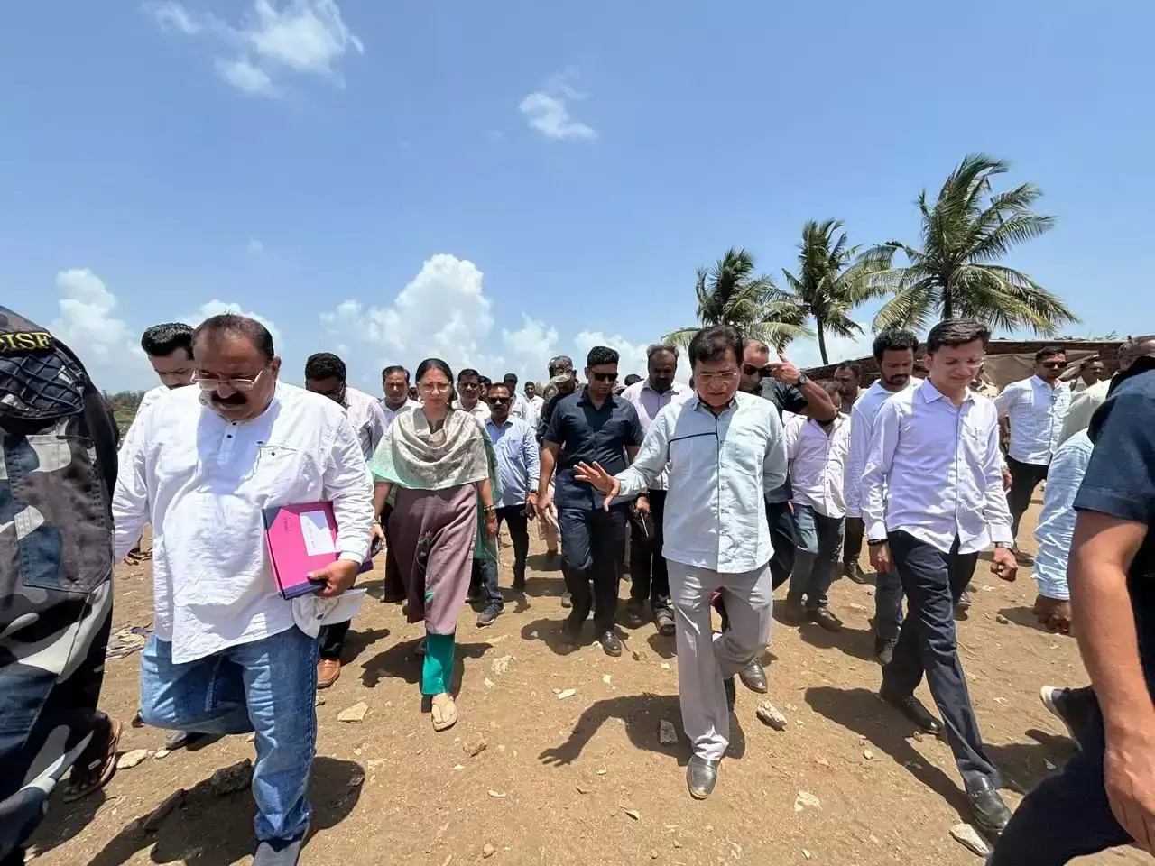 Mumbai: एसआईआर प्रमुख किरीट सोमैया का वसई में दौरा, लोगों से संवाद Mumbai: एसआईआर प्रमुख किरीट सोमैया का वसई में दौरा, लोगों से संवाद