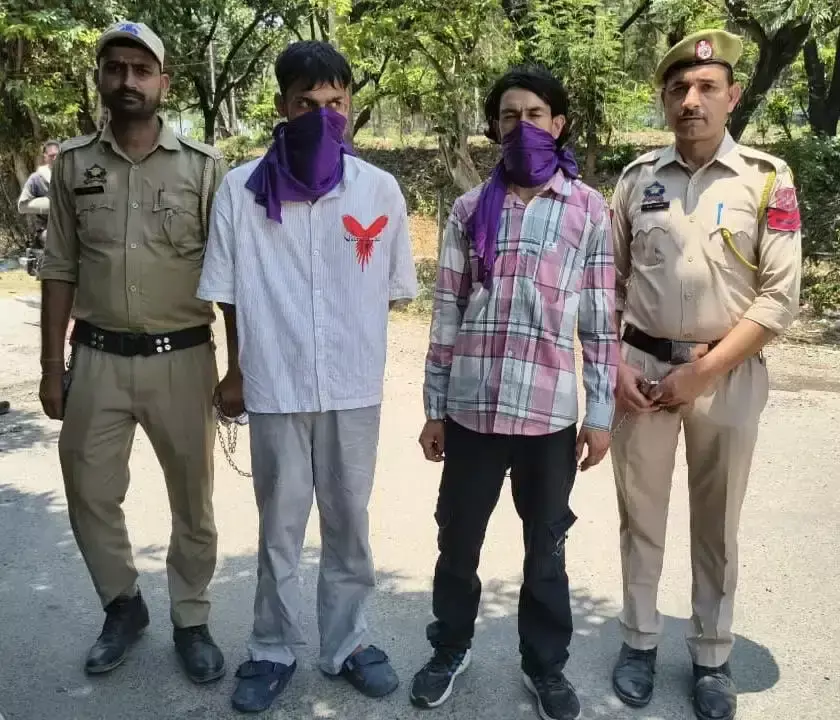 Kathua: नशा तस्करी पर पुलिस की कार्रवाई, दो आरोपी गिरफ्तार