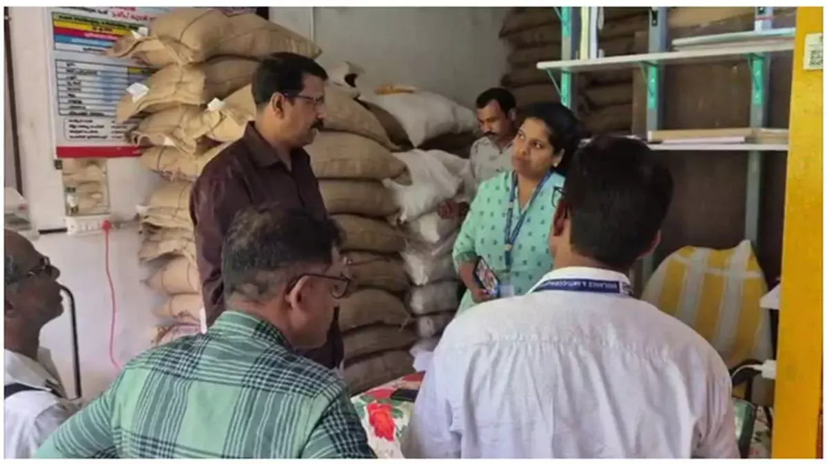 Kerala में राशन वितरण में महाघोटाला: विजिलेंस के ऑपरेशन भक्ष्य सुरक्षा से हड़कंप Kerala में राशन वितरण में महाघोटाला: विजिलेंस के ऑपरेशन भक्ष्य सुरक्षा से हड़कंप