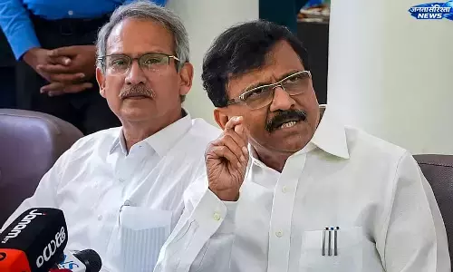 NDA में बढ़ती ताकत की कोशिश के बीच शिवसेना (UBT) में हलचल NDA में बढ़ती ताकत की कोशिश के बीच शिवसेना (UBT) में हलचल
