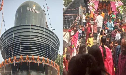मांगलिक कार्यों और विवाह सीजन की शुरुआत से झारखंड धाम में लौटी चहल-पहल मांगलिक कार्यों और विवाह सीजन की शुरुआत से झारखंड धाम में लौटी चहल-पहल