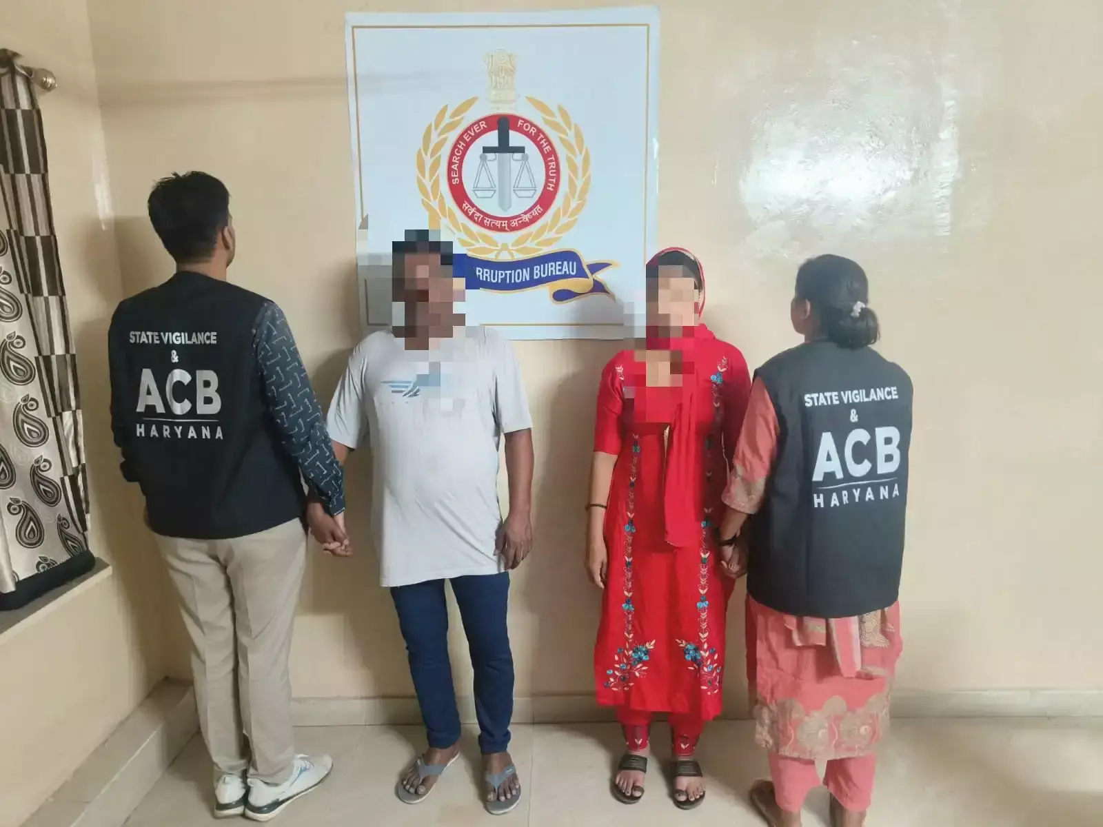 Jind: रिश्वतखोरी के मामले में महिला पटवारी और पति गिरफ्तार Jind: रिश्वतखोरी के मामले में महिला पटवारी और पति गिरफ्तार