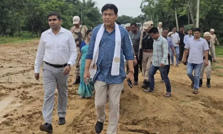 Assam: डिगबोई में नए सरकारी कॉम्प्लेक्स और मार्केट के लिए जमीन का मुआयना Assam: डिगबोई में नए सरकारी कॉम्प्लेक्स और मार्केट के लिए जमीन का मुआयना