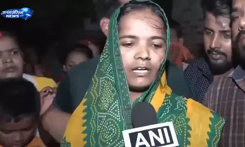 Oman हमले में मारे गए नाविक शिवानंद चौरसिया का शव गांव पहुंचा Oman हमले में मारे गए नाविक शिवानंद चौरसिया का शव गांव पहुंचा