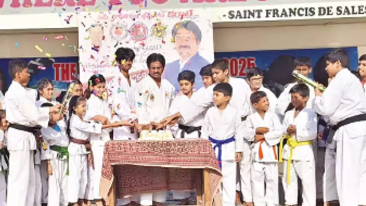 SFS स्कूल में उत्साह के साथ वर्ल्ड कराटे डे मनाया गया