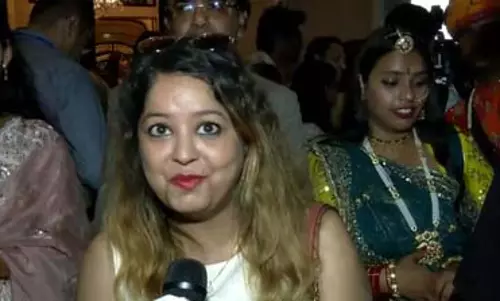 पेरिस में गूंजा ऐ वतन, पीएम मोदी से मिलकर भारतीय समुदाय ने साझा किए भावुक पल पेरिस में गूंजा ऐ वतन, पीएम मोदी से मिलकर भारतीय समुदाय ने साझा किए भावुक पल