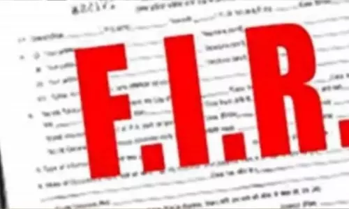 पति के थे पत्नी के गले पर मिले निशान, हत्या का केस दर्ज