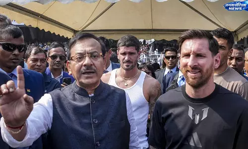 Kolkata : मेसी इवेंट अनियमितता मामले में पूर्व खेल मंत्री अरूप बिस्वास पुलिस के सामने पेश Kolkata : मेसी इवेंट अनियमितता मामले में पूर्व खेल मंत्री अरूप बिस्वास पुलिस के सामने पेश