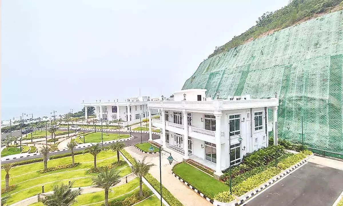 Andhra: रुशिकोंडा में बेकार पड़ी आलीशान इमारत अब एक लग्ज़री रिज़ॉर्ट बनेगी Andhra: रुशिकोंडा में बेकार पड़ी आलीशान इमारत अब एक लग्ज़री रिज़ॉर्ट बनेगी