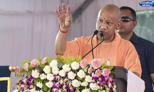 Yogi का विपक्ष पर हमला, कांग्रेस-सपा पर परिवारवाद का आरोप Yogi का विपक्ष पर हमला, कांग्रेस-सपा पर परिवारवाद का आरोप