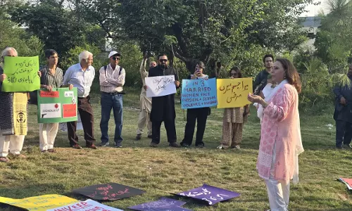 क्वेटा में एसिड हमले के विरोध में औरत मार्च का प्रदर्शन क्वेटा में एसिड हमले के विरोध में औरत मार्च का प्रदर्शन