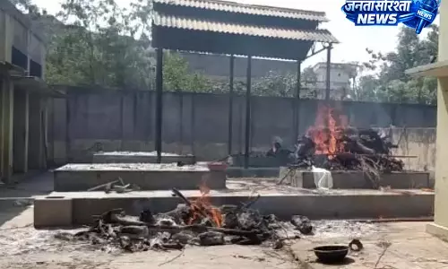 पश्चिम चंपारण: जल्दबाजी में हो रहा था दाह संस्कार पश्चिम चंपारण: जल्दबाजी में हो रहा था दाह संस्कार