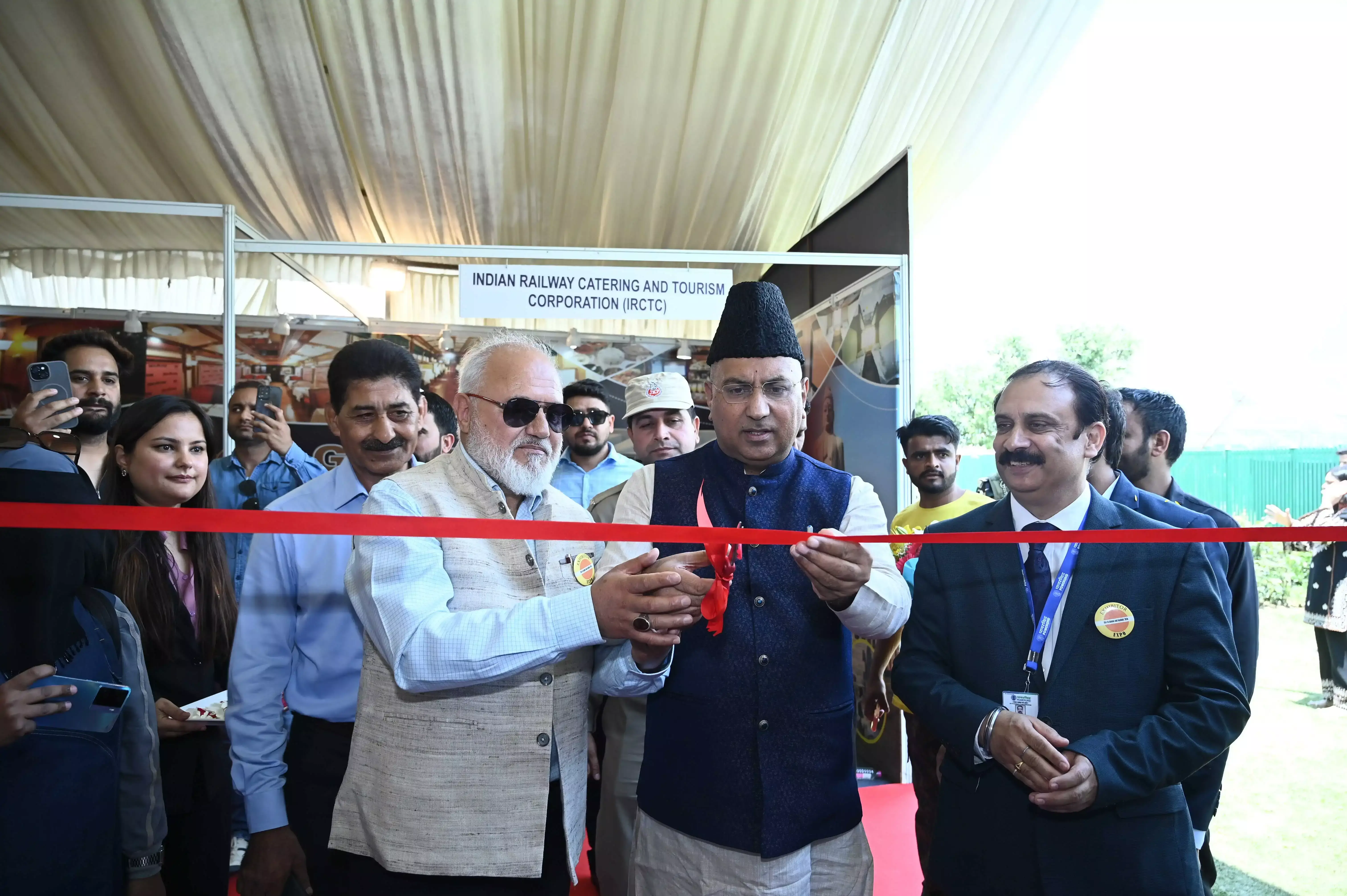 Jammu: राइज़ इन जम्मू-कश्मीर प्रदर्शनी का आगाज, निवेश और विकास पर फोकस Jammu: राइज़ इन जम्मू-कश्मीर प्रदर्शनी का आगाज, निवेश और विकास पर फोकस