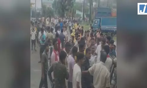पंचायत के मुखिया पर दिनदहाड़े फायरिंग, बाल-बाल बचे, ग्रामीणों ने घेरा थाना