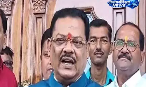 महाराष्ट्र मंत्री: UBT के छह सांसदों ने नया गुट बनाने का दावा महाराष्ट्र मंत्री: UBT के छह सांसदों ने नया गुट बनाने का दावा
