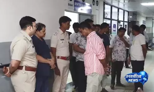 Angul में दो मुठभेड़ों में सोने की लूट करने वाले दो बदमाश घायल Angul में दो मुठभेड़ों में सोने की लूट करने वाले दो बदमाश घायल