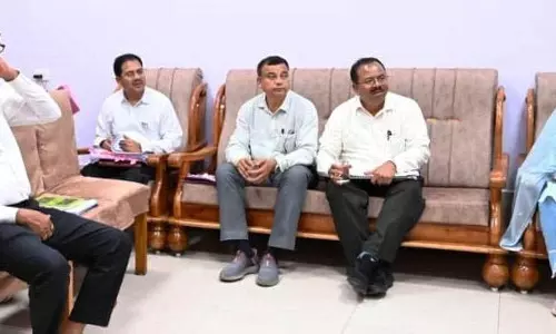 लोक निर्माण विभाग के सचिव ने निर्माणाधीन और प्रस्तावित कार्यों की समीक्षा की लोक निर्माण विभाग के सचिव ने निर्माणाधीन और प्रस्तावित कार्यों की समीक्षा की