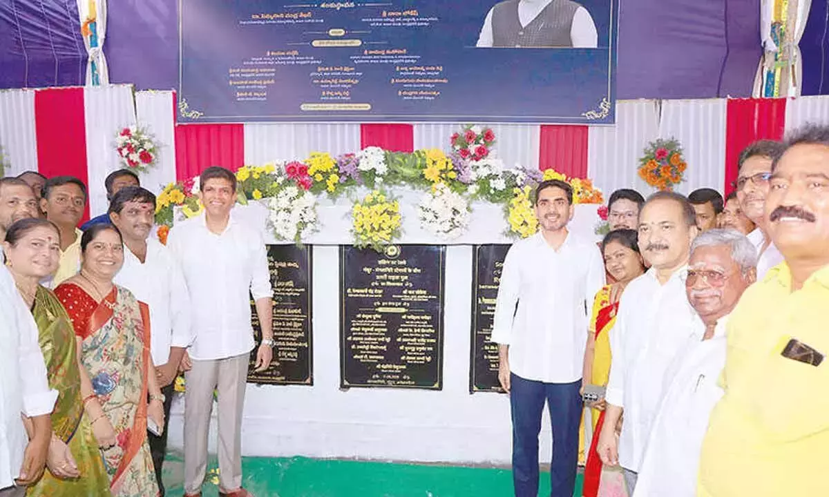 Andhra: निदामारु में रेलवे ओवर ब्रिज के लिए आधारशिला रखी गई Andhra: निदामारु में रेलवे ओवर ब्रिज के लिए आधारशिला रखी गई