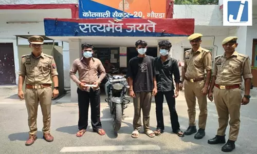 चोरी की बाइक के साथ तीन आरोपी गिरफ्तार चोरी की बाइक के साथ तीन आरोपी गिरफ्तार