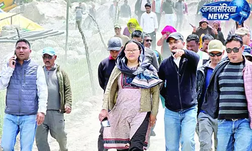 विधायक ने देखा उडग़ोस-चंकुट नाले पर बन रहा पुल