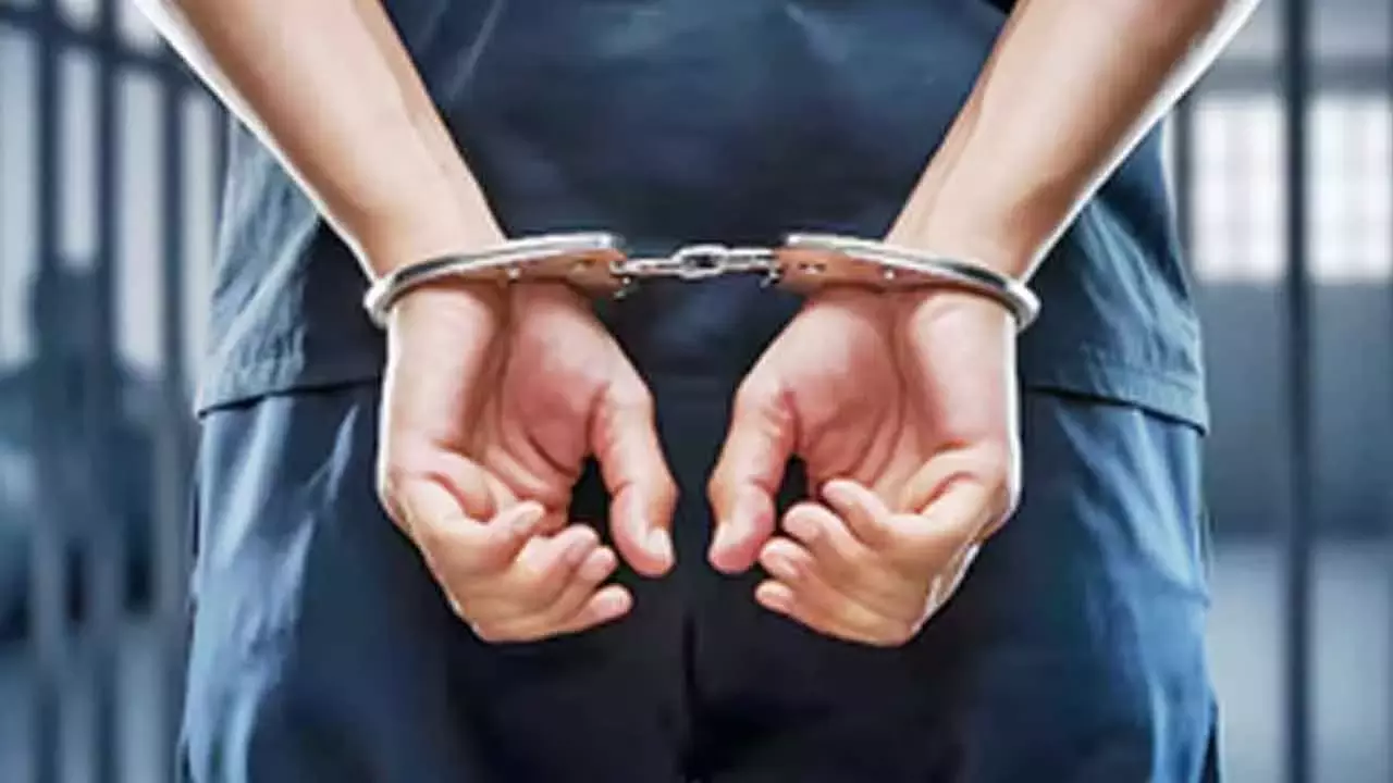 प्री-स्कूल की बच्ची के साथ यौन शोषण करने के आरोप में जिमनास्टिक्स इंस्ट्रक्टर को 20 साल की जेल हुई प्री-स्कूल की बच्ची के साथ यौन शोषण करने के आरोप में जिमनास्टिक्स इंस्ट्रक्टर को 20 साल की जेल हुई