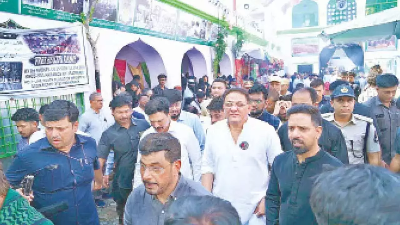 Telangana: मोहर्रम से पहले अज़हरुद्दीन ने पुराने शहर आशूर ख़ानों का निरीक्षण किया