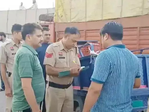Faridabad: कंटेनर की चपेट में आया ई-रिक्शा, चालक की जान गई