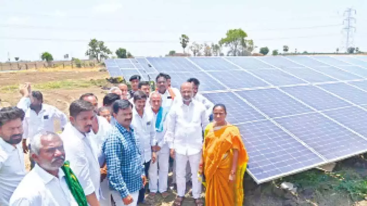 Bandi Sanjay ने सहकारी समितियों से पूरे तेलंगाना में सोलर प्लांट लगाने का आग्रह किया