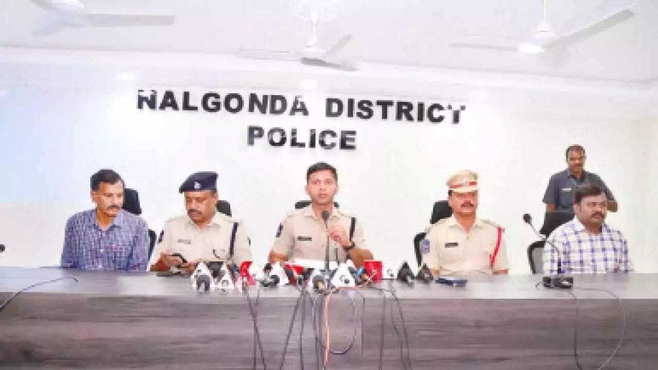 नलगोंडा में NTR की मूर्ति जलाने की घटना के मामले में दो लोग गिरफ्तार नलगोंडा में NTR की मूर्ति जलाने की घटना के मामले में दो लोग गिरफ्तार