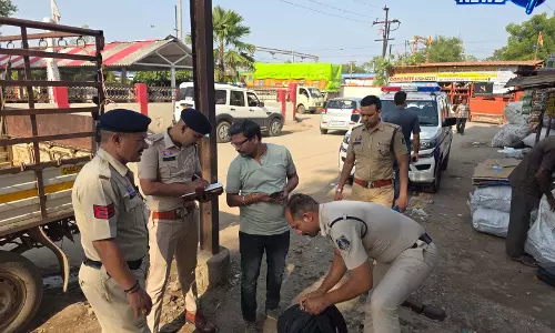 नार्थ जोन में मुसाफिरों की सघन चेकिंग, संदिग्ध गतिविधियों पर पुलिस की कार्रवाई तेज नार्थ जोन में मुसाफिरों की सघन चेकिंग, संदिग्ध गतिविधियों पर पुलिस की कार्रवाई तेज