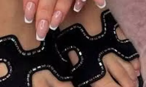 घर पर Manicure-Pedicure करने का आसान तरीका, जानें स्टेप बाय स्टेप घर पर Manicure-Pedicure करने का आसान तरीका, जानें स्टेप बाय स्टेप