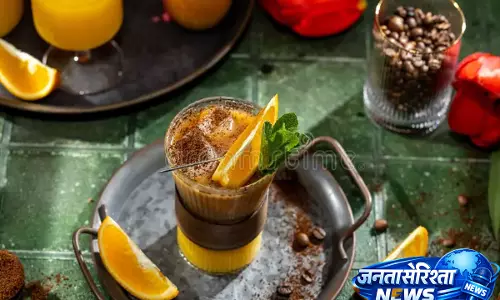 ऑरेंज जूस कॉफी चर्चा में, घर पर तैयार करने की आसान रेसिपी ऑरेंज जूस कॉफी चर्चा में, घर पर तैयार करने की आसान रेसिपी