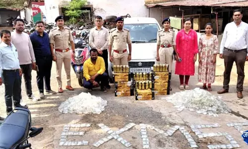 अवैध शराब पर बड़ी कार्रवाई, 376 लीटर मदिरा और दो वाहन जब्त