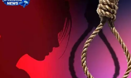 दहेज हत्या का आरोप: पंखे से लटका मिला महिला का शव