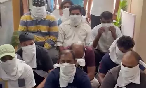 बाग में सट्टा अड्डे पर STF की छापेमारी, जुआ और सट्टेबाजी में 10 गिरफ्तार बाग में सट्टा अड्डे पर STF की छापेमारी, जुआ और सट्टेबाजी में 10 गिरफ्तार