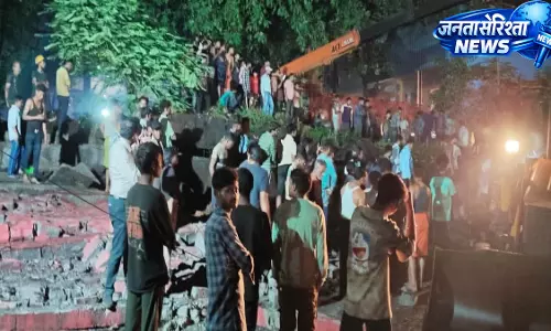CG: आंधी-तूफान से बड़ा हादसा, बाउंड्रीवॉल गिरने से महिला मजदूर की मौत CG: आंधी-तूफान से बड़ा हादसा, बाउंड्रीवॉल गिरने से महिला मजदूर की मौत
