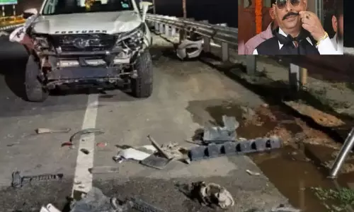BREAKING: विधायक अनंत सिंह के काफिले का भीषण सड़क हादसा, ट्रक से टक्कर, 5 गाड़ियां क्षतिग्रस्त BREAKING: विधायक अनंत सिंह के काफिले का भीषण सड़क हादसा, ट्रक से टक्कर, 5 गाड़ियां क्षतिग्रस्त