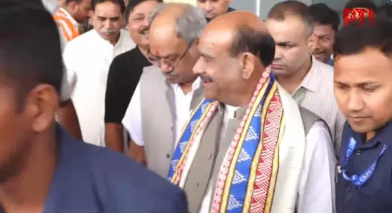 रायपुर पहुंचे लोकसभा अध्यक्ष ओम बिरला, बृजमोहन अग्रवाल ने किया स्वागत रायपुर पहुंचे लोकसभा अध्यक्ष ओम बिरला, बृजमोहन अग्रवाल ने किया स्वागत